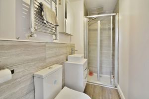 Ensuite- click for photo gallery